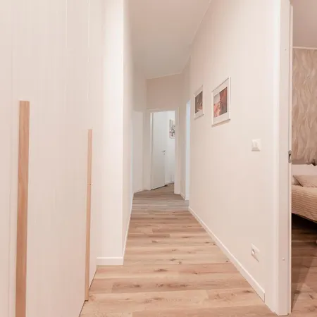 I Host - Campiglio 13 Milánó